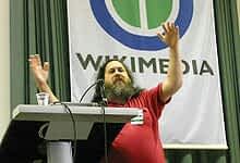 Richard Stallman Richard Stallman, Beliau adalah perintis Gerakan perangkat lunak bebas, atau opensource salah satu jenis software yang kita bahas di artikel ini